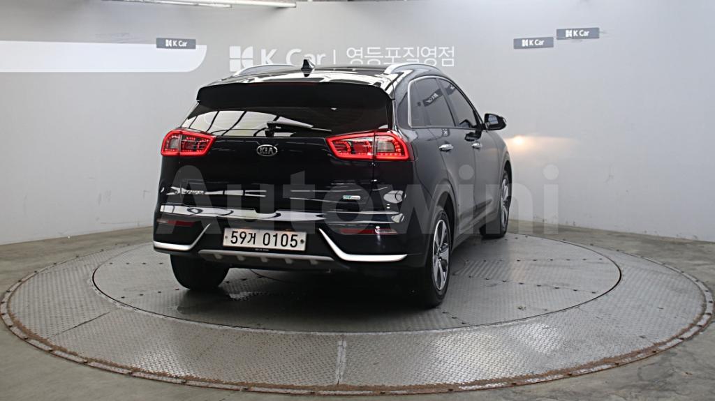 2017 KIA NIRO PRESTIGE - 10