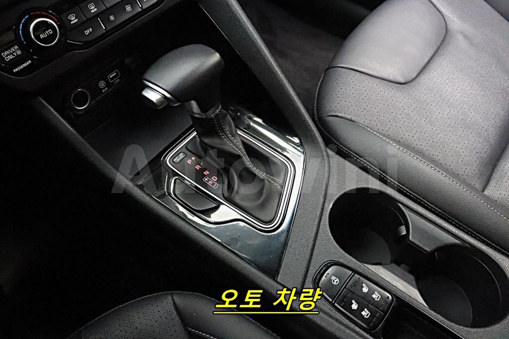 2017 KIA NIRO PRESTIGE - 19