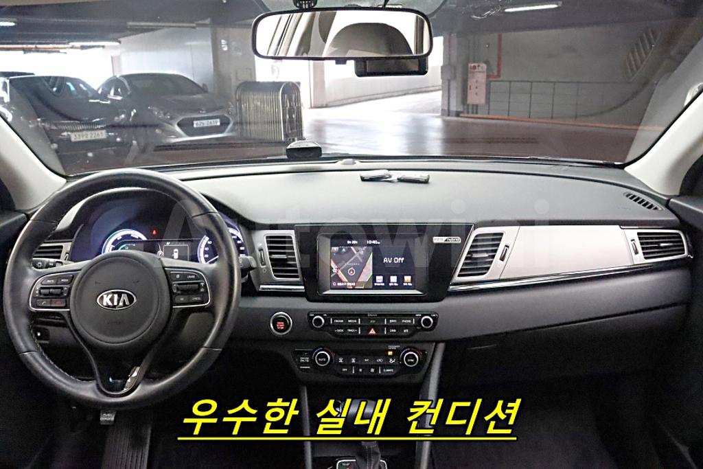 2017 KIA NIRO PRESTIGE - 22