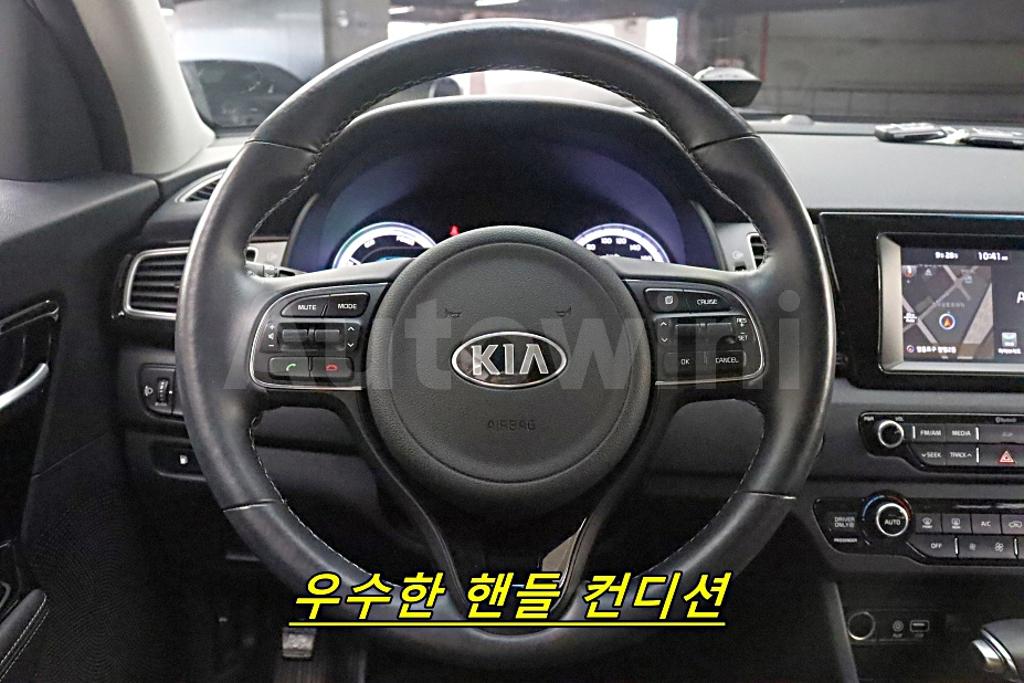 2017 KIA NIRO PRESTIGE - 24