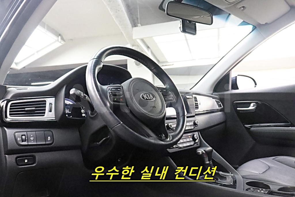 2017 KIA NIRO PRESTIGE - 28