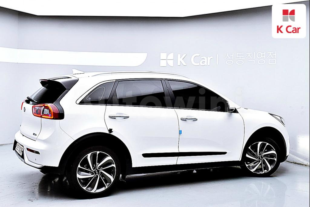 KNACB81CGHA002667 2017 KIA NIRO PRESTIGE-4