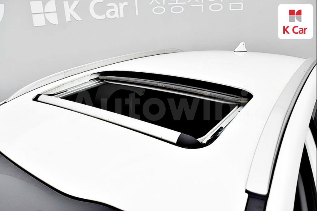 2017 KIA NIRO PRESTIGE - 8