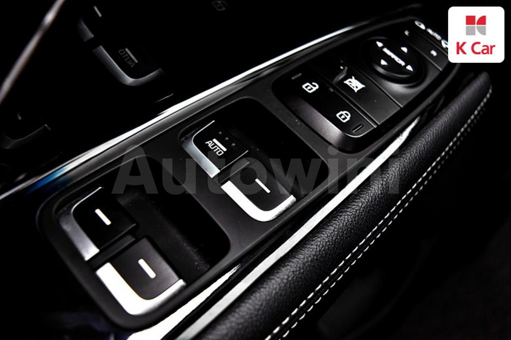 2017 KIA NIRO PRESTIGE - 9