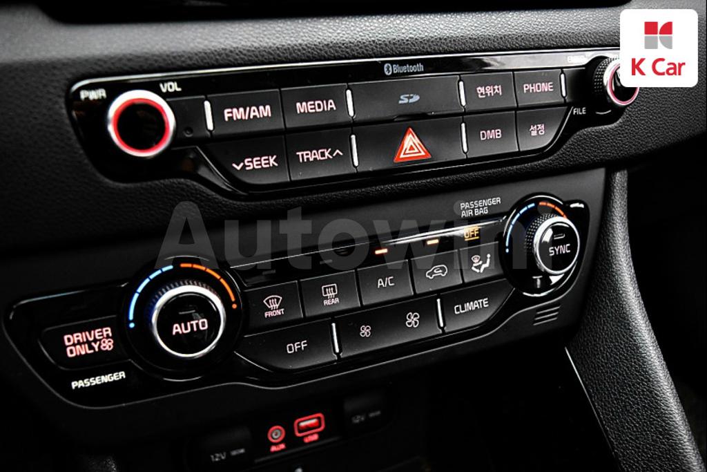 2017 KIA NIRO PRESTIGE - 11