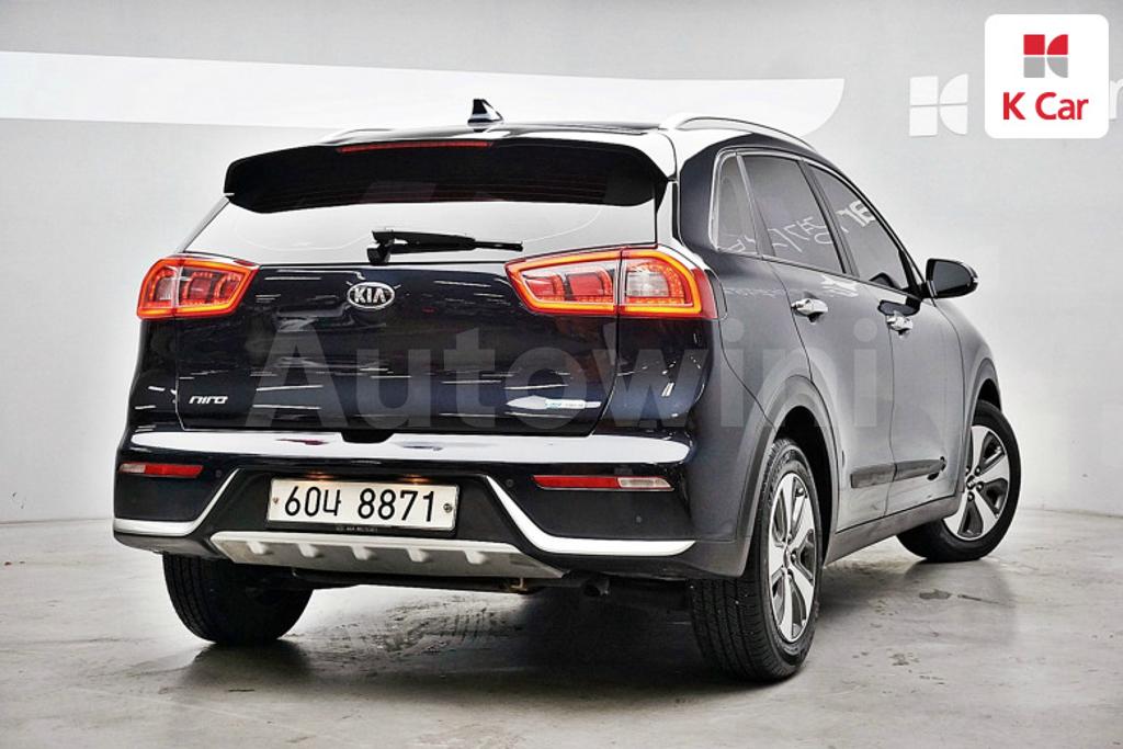 KNACB81CGJA170829 2018 KIA NIRO PRESTIGE-1