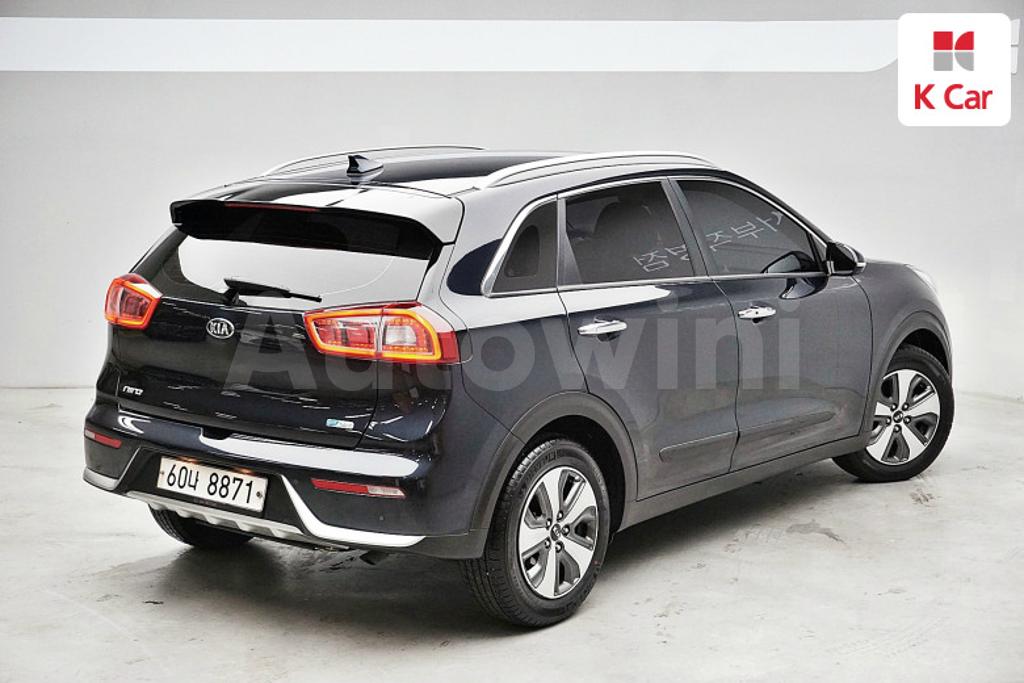 KNACB81CGJA170829 2018 KIA NIRO PRESTIGE-3