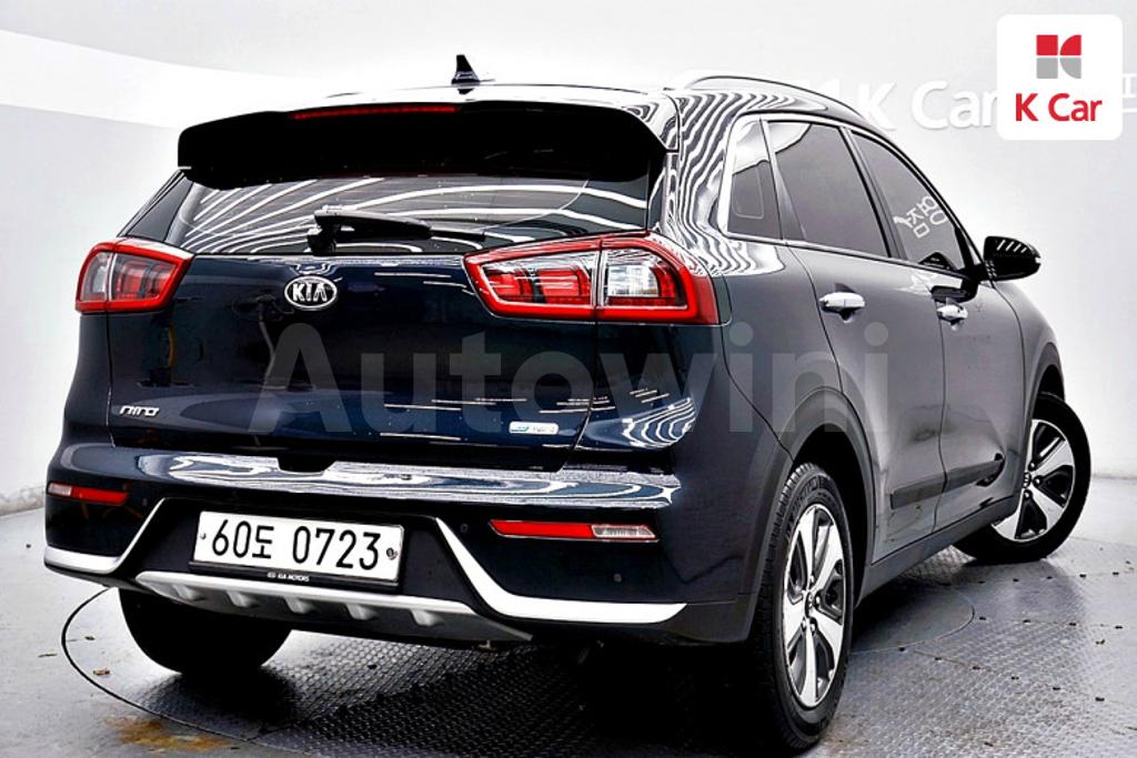 KNACB81CGHA014409 2017 KIA NIRO PRESTIGE-1