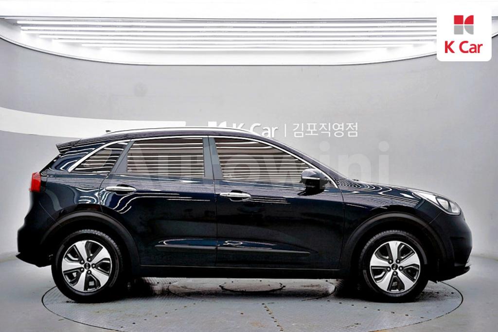 KNACB81CGHA014409 2017 KIA NIRO PRESTIGE-5