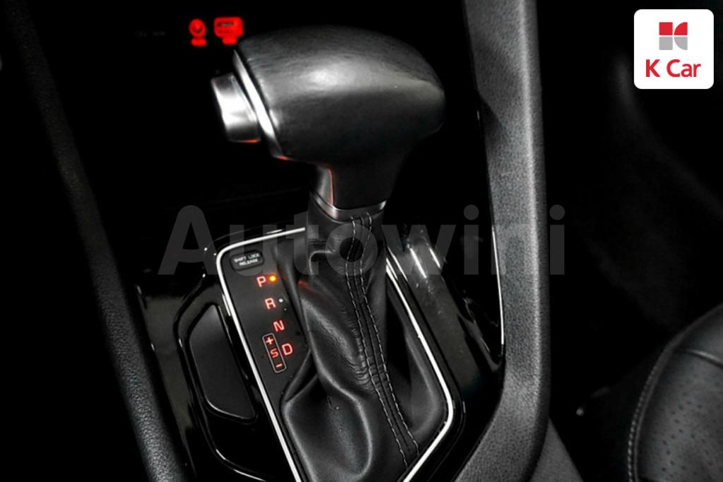 2017 KIA NIRO PRESTIGE - 10