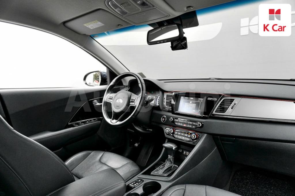2017 KIA NIRO PRESTIGE - 12