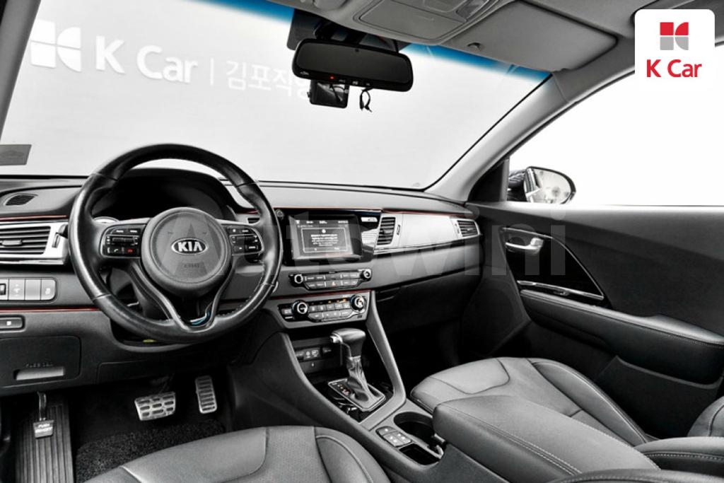 2017 KIA NIRO PRESTIGE - 13