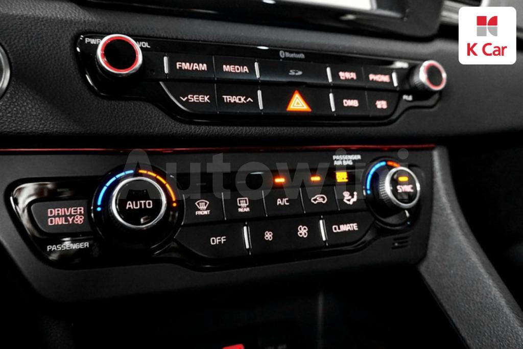 2017 KIA NIRO PRESTIGE - 15
