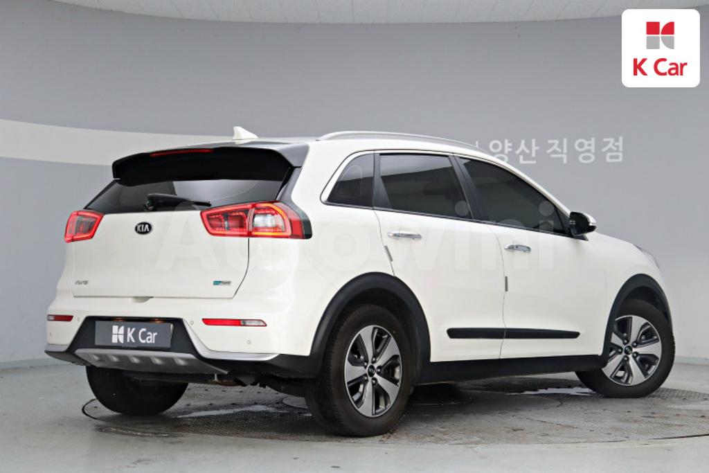 KNACB81CGJA090714 2018 KIA NIRO PRESTIGE-1