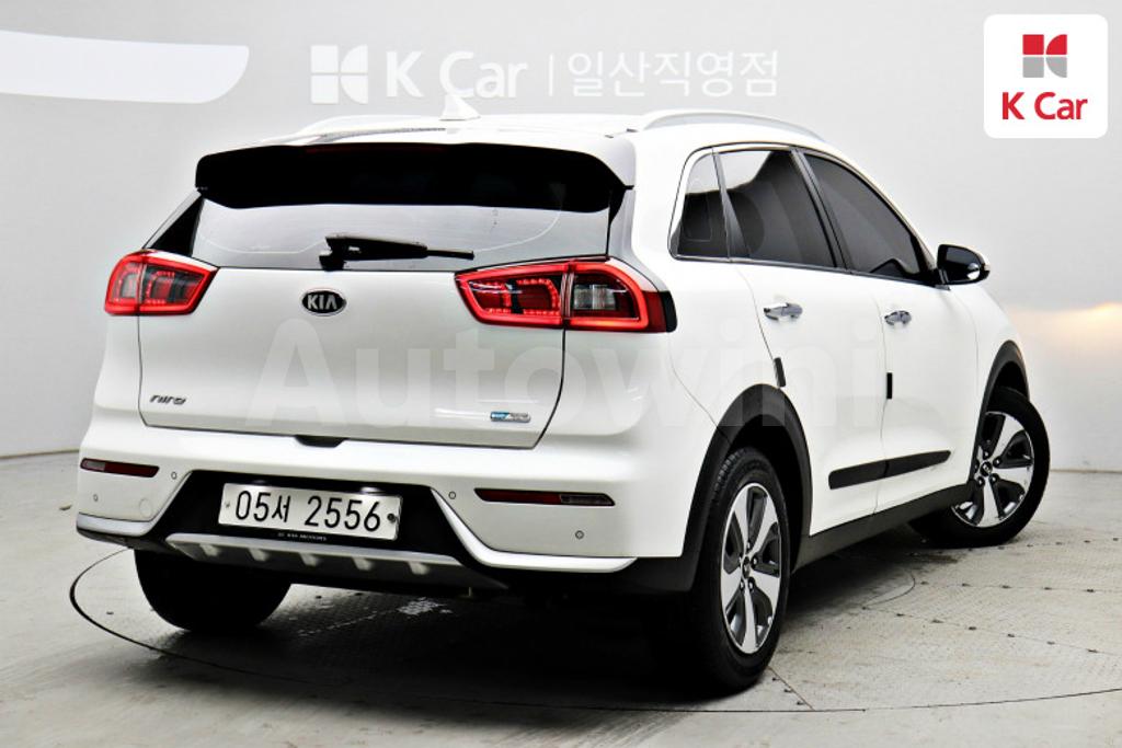KNACB81CGJA107714 2018 KIA NIRO PRESTIGE-2