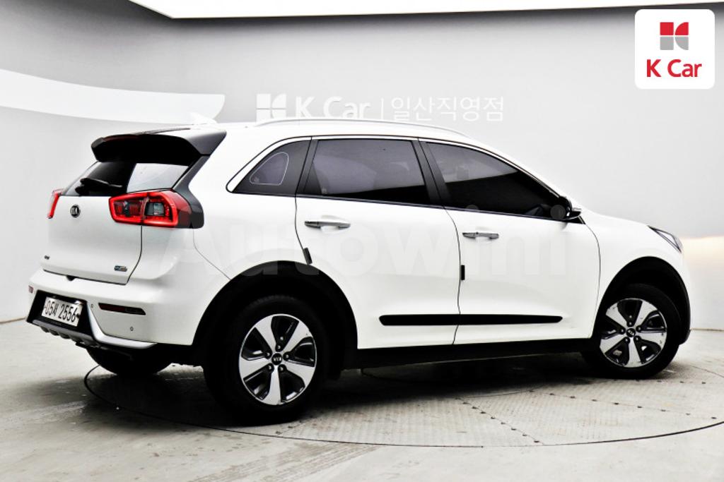 KNACB81CGJA107714 2018 KIA NIRO PRESTIGE-3