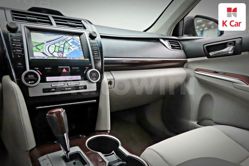 2012 TOYOTA  CAMRY 2.5 XLE - 8