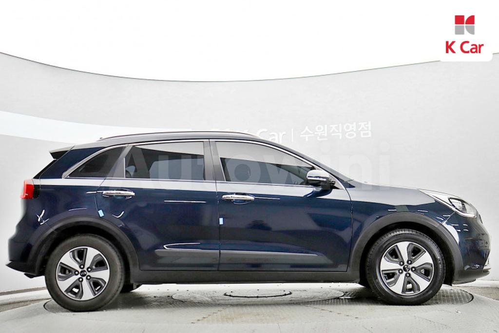 KNACB81CGHA045236 2017 KIA NIRO PRESTIGE-3