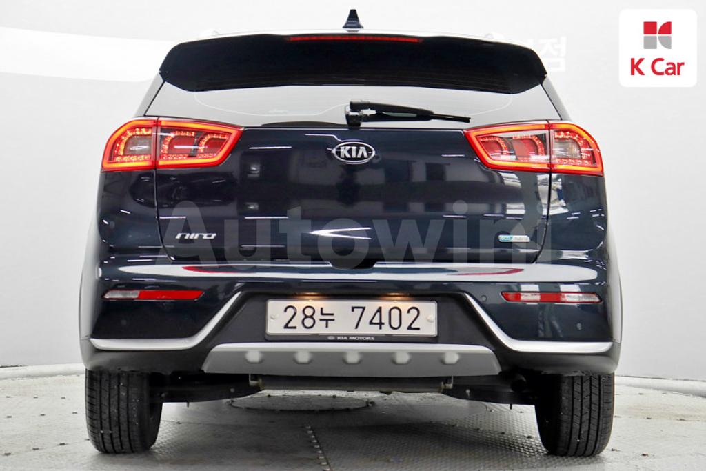 KNACB81CGHA045236 2017 KIA NIRO PRESTIGE-5