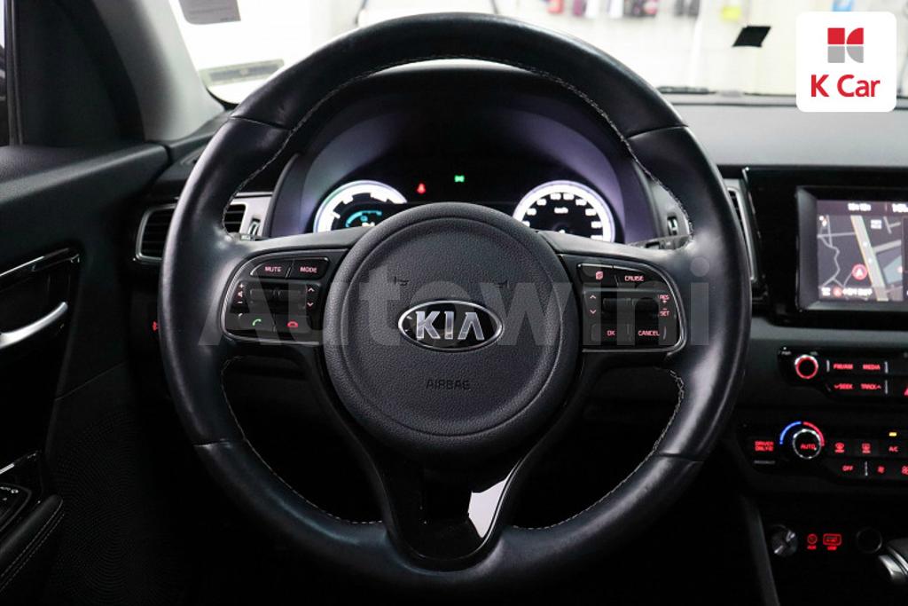 2017 KIA NIRO PRESTIGE - 10