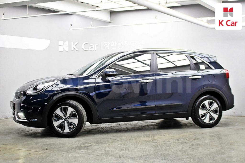 KNACB81CGJA161071 2018 KIA NIRO PRESTIGE-2