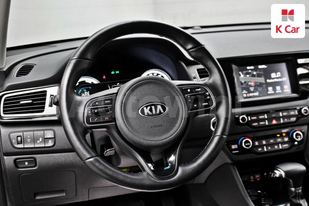 2018 KIA NIRO PRESTIGE - 8