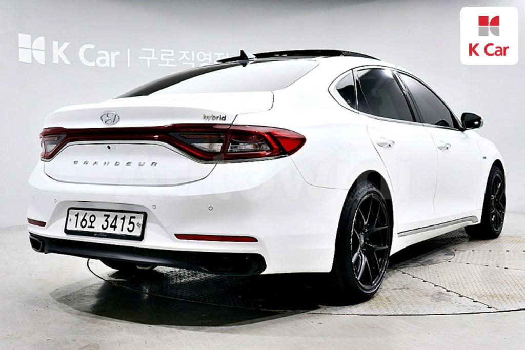KMHF2413BJA000564 2018 HYUNDAI GRANDEUR IG HYBRID AZERA EXCLUSIVE-3