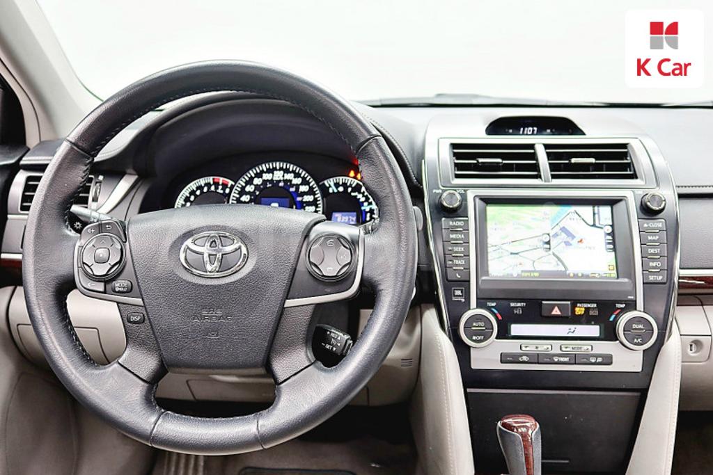 2014 TOYOTA  CAMRY 2.5 XLE - 9