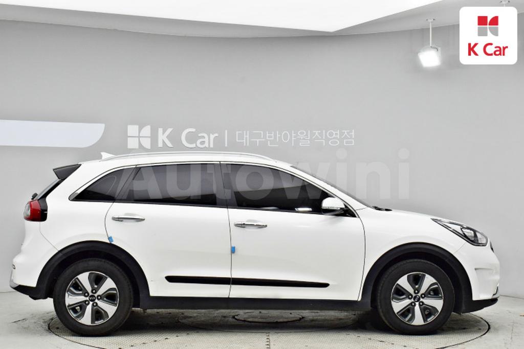 KNACB81CGJA222641 2018 KIA NIRO PRESTIGE-4