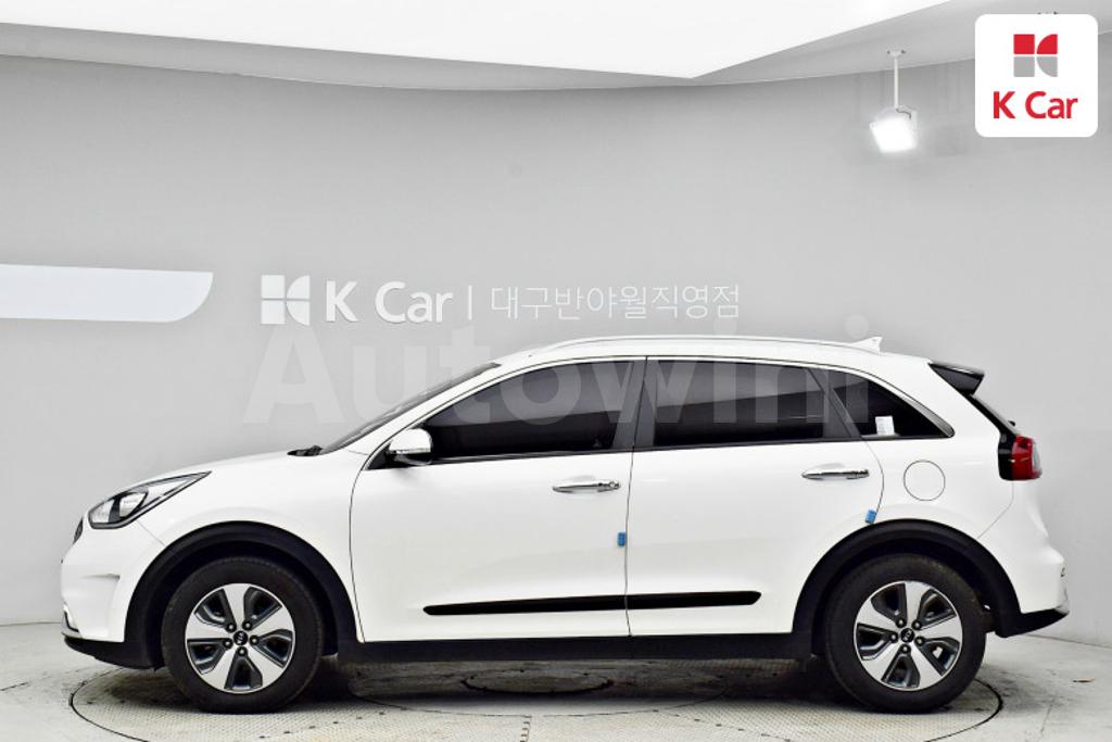 KNACB81CGJA222641 2018 KIA NIRO PRESTIGE-5