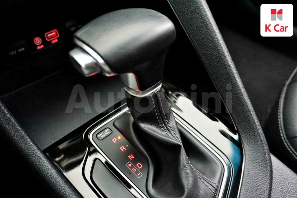 2017 KIA NIRO PRESTIGE - 15