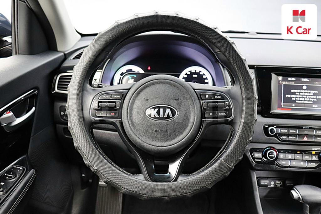 2017 KIA NIRO PRESTIGE - 8