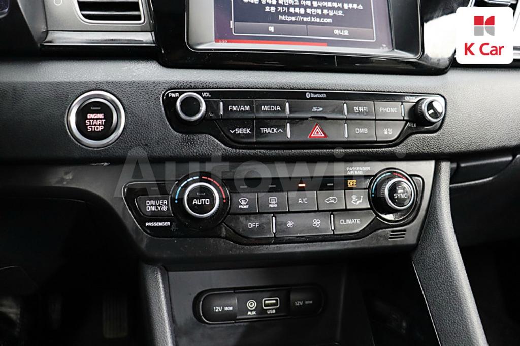 2017 KIA NIRO PRESTIGE - 13