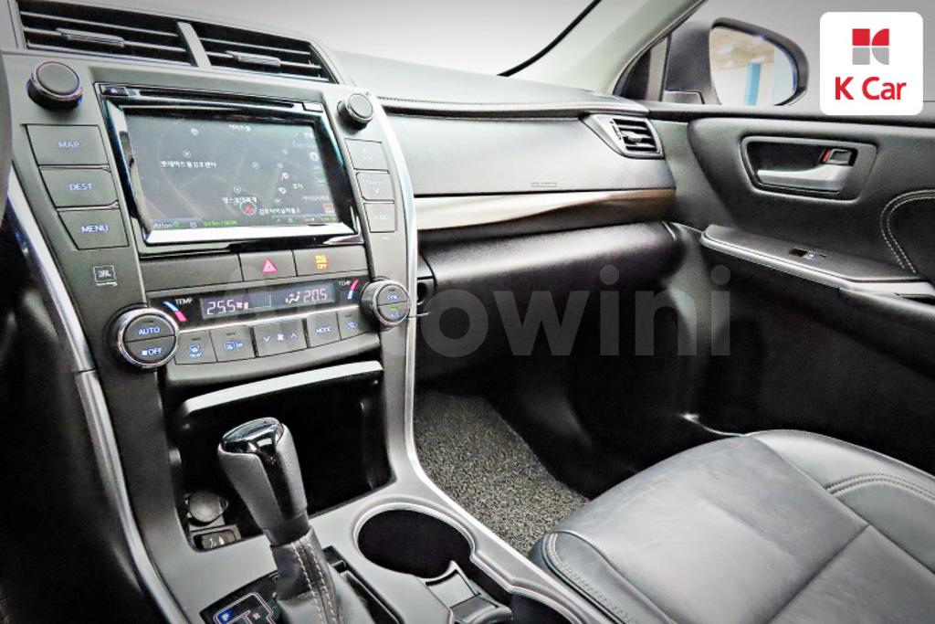 2017 TOYOTA  CAMRY 2.5 XLE - 8