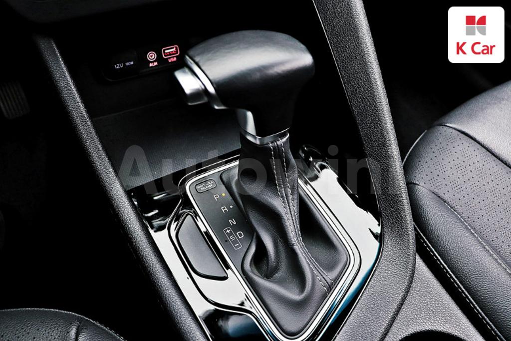 2017 KIA NIRO PRESTIGE - 8