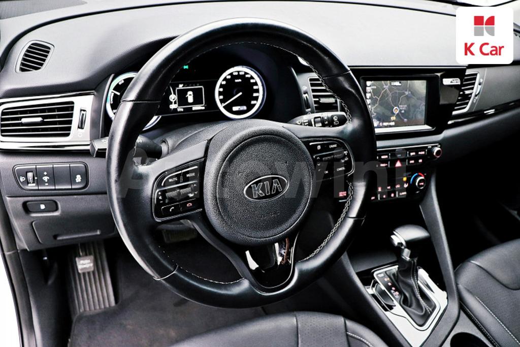 2017 KIA NIRO PRESTIGE - 9
