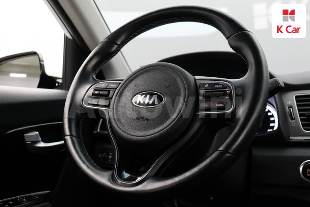 2018 KIA NIRO PRESTIGE - 8