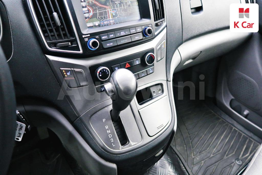 2017 HYUNDAI GRAND STAREX H-1 3 SEATS LPI VAN - 13