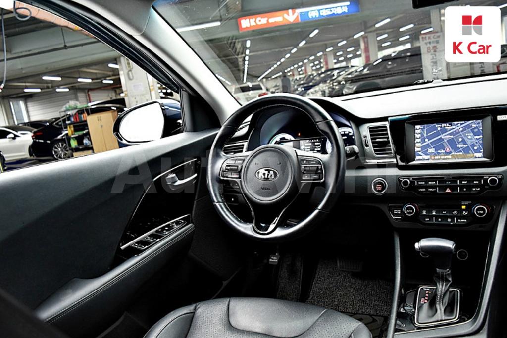 2018 KIA NIRO PRESTIGE - 13