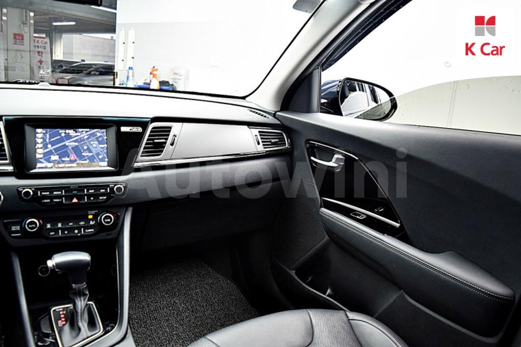 2018 KIA NIRO PRESTIGE - 14