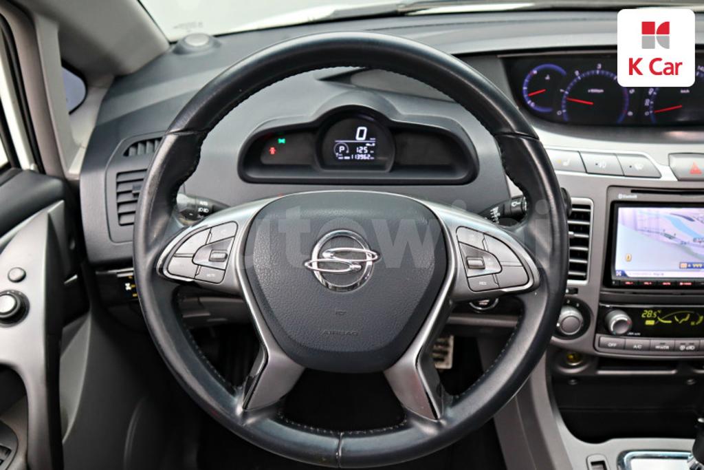 2016 SSANGYONG KORANDO TURISMO 4WD TX 9 SEATS - 10