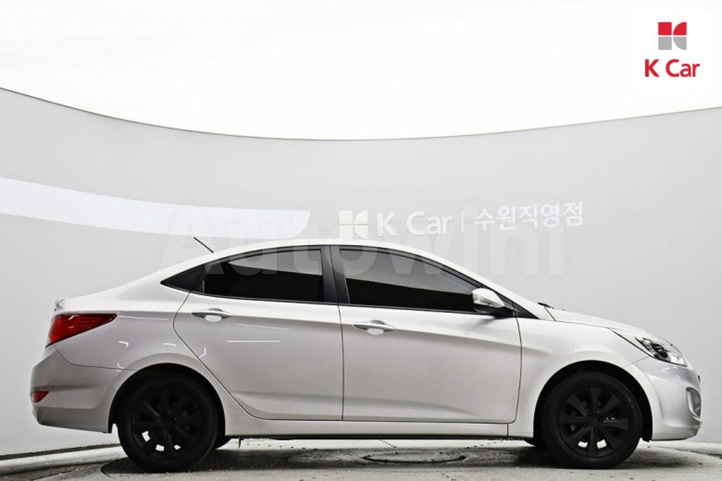 KMHCT41BEHU323822 2017 HYUNDAI ACCENT  1.4 VVT MORDERN-5