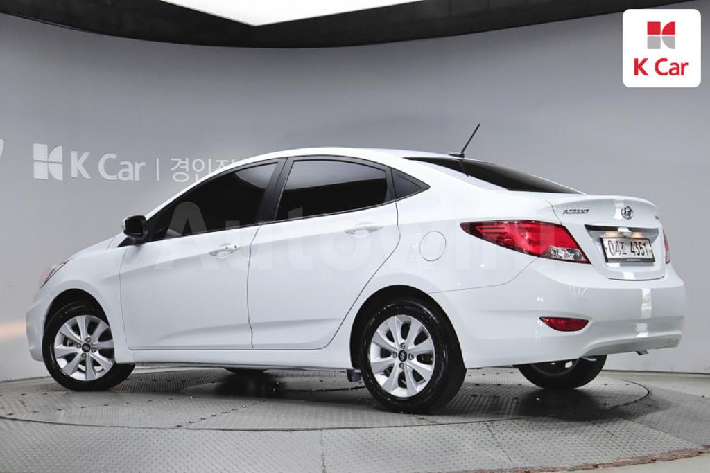 KMHCT41BEHU305286 2017 HYUNDAI ACCENT  1.4 VVT MORDERN-4