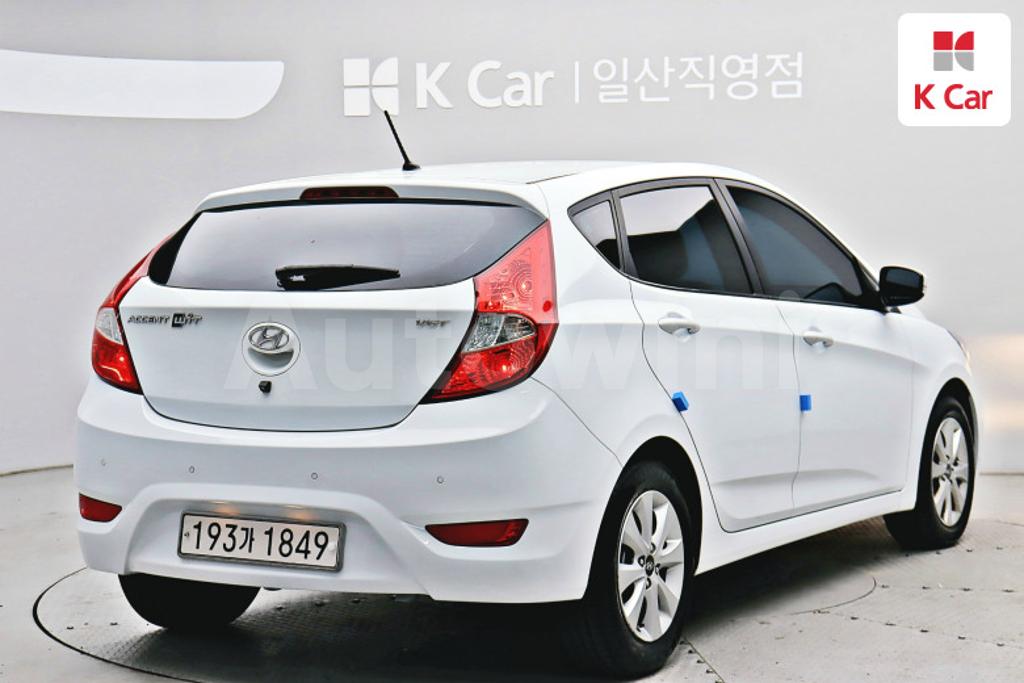 KMHCT51UGHU340263 2017 HYUNDAI ACCENT  WIT DIESEL 1.6 VGT MORDERN-2