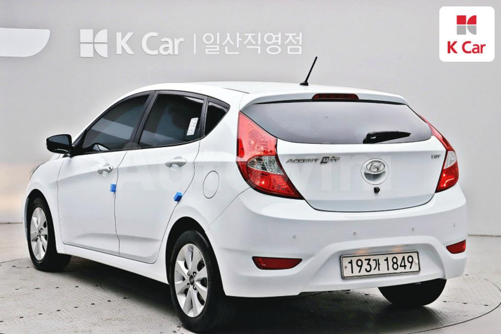 KMHCT51UGHU340263 2017 HYUNDAI ACCENT  WIT DIESEL 1.6 VGT MORDERN-3