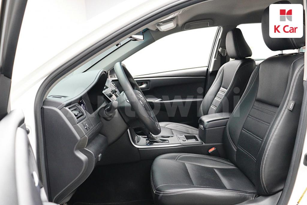 2017 TOYOTA  CAMRY HYBRID LE - 9