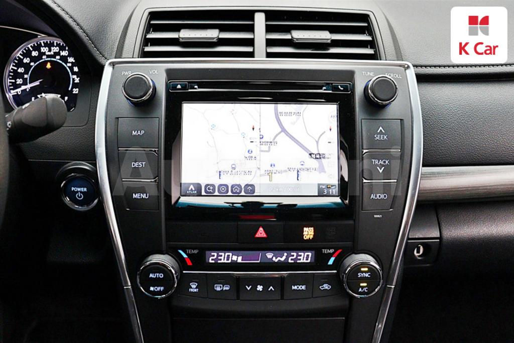 2017 TOYOTA  CAMRY HYBRID LE - 11