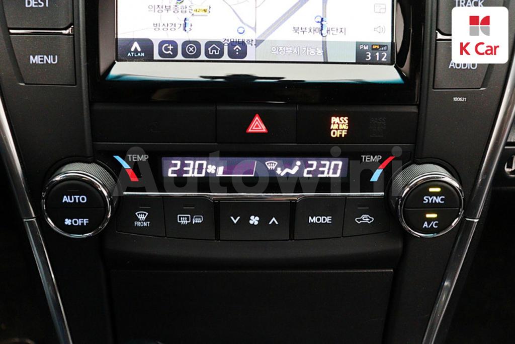 2017 TOYOTA  CAMRY HYBRID LE - 13