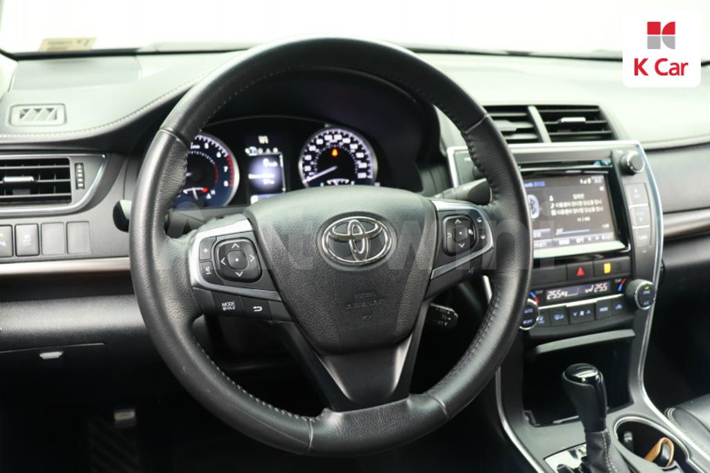 2016 TOYOTA  CAMRY 2.5 XLE - 10