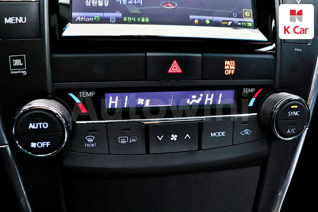 2016 TOYOTA  CAMRY HYBRID XLE - 16